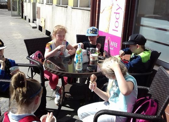 Niezwykłe lekcje pierwszoklasistów grafika