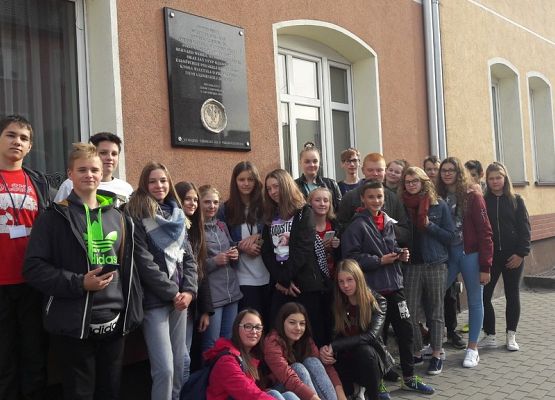 Inna niż zwykła lekcja - ze smartfonem grafika