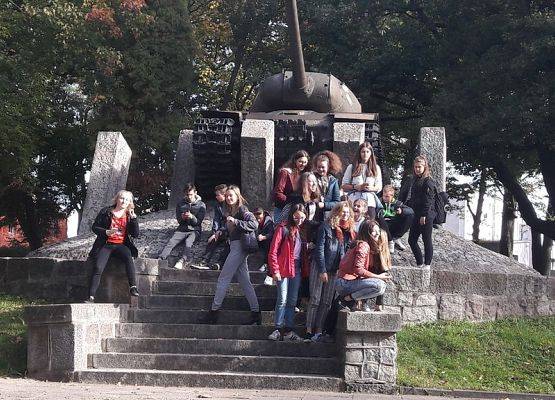 Inna niż zwykła lekcja - ze smartfonem grafika