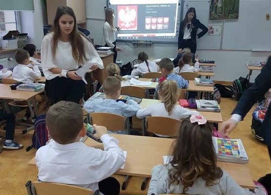 Starszaki dla maluchów o Niepodległej grafika