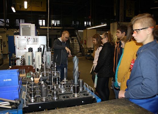 Klasa VIIIb w firmie Meyn grafika