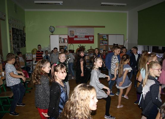 Andrzejkowe wróżby i czary grafika