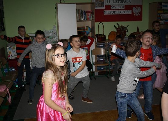 Andrzejkowe wróżby i czary grafika