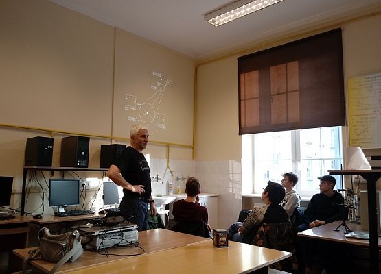 Zajęcia na Uniwersytecie Morskim grafika