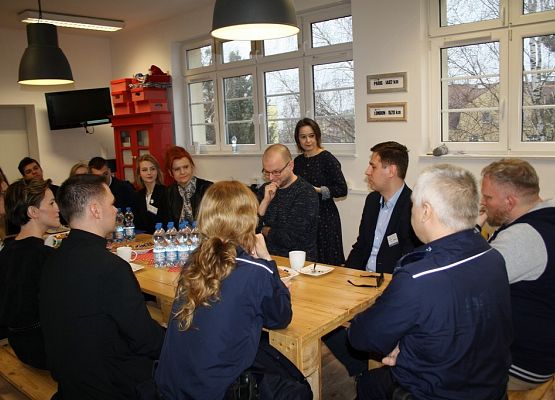 „Dwa monologi nie czynią dialogu” - Jeff Daly grafika