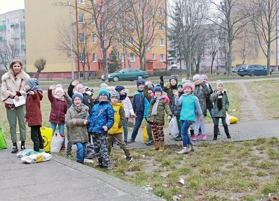 Pierwszaki z pomocą dla zwierząt grafika