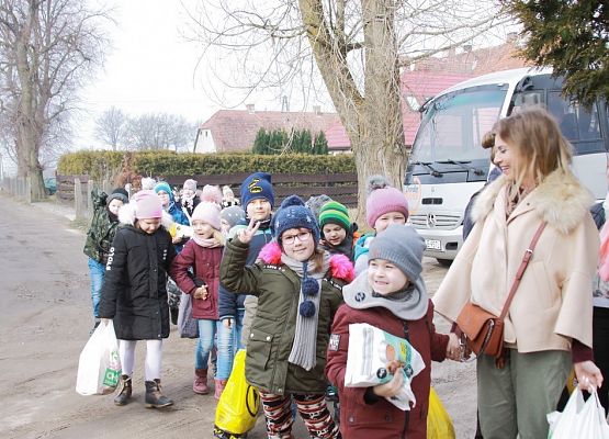 Pierwszaki z pomocą dla zwierząt grafika