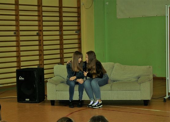 Na szkolnej scenie grafika