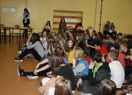 Na szkolnej scenie grafika