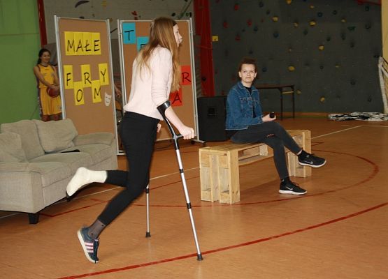 Na szkolnej scenie grafika