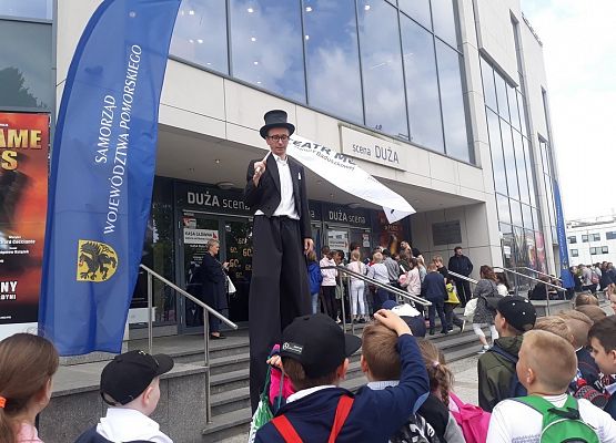 Drugoklasiści w Teatrze Muzycznym w Gdyni grafika