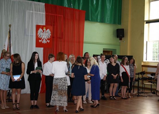 Nadszedł czas na ostatni dzwonek grafika