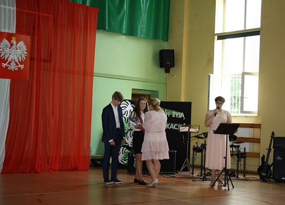 Nadszedł czas na ostatni dzwonek grafika