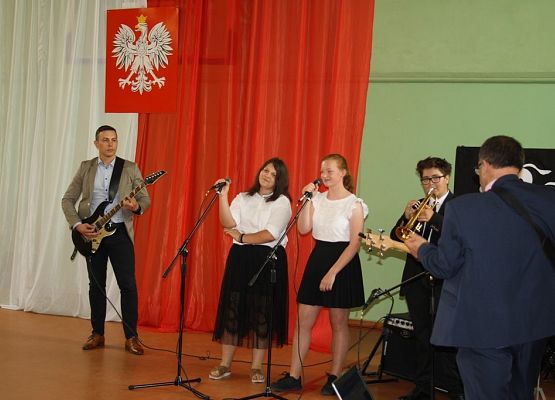 Nadszedł czas na ostatni dzwonek grafika