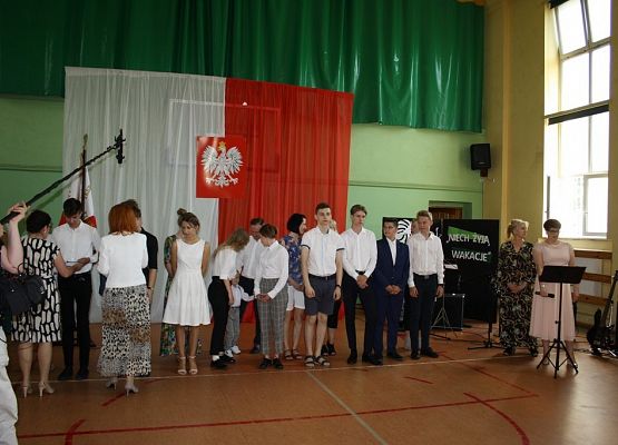 Nadszedł czas na ostatni dzwonek grafika