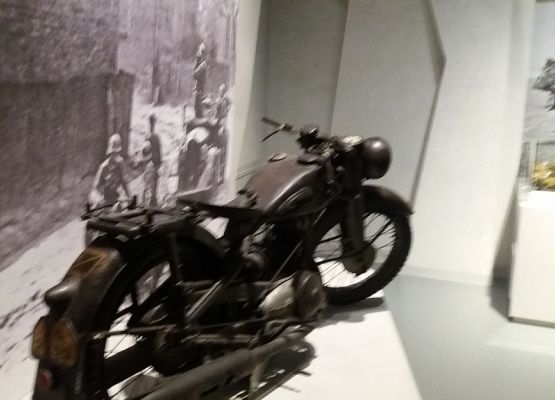 VIIIa i VIIIe z wizytą w Muzeum II Wojny Światowej grafika