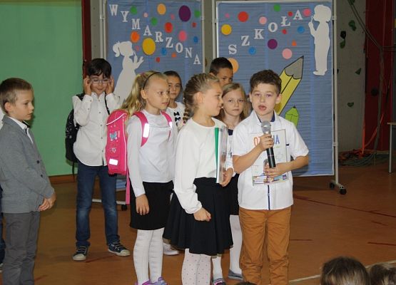 Pasowanie pierwszoklasistów grafika