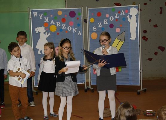 Pasowanie pierwszoklasistów grafika