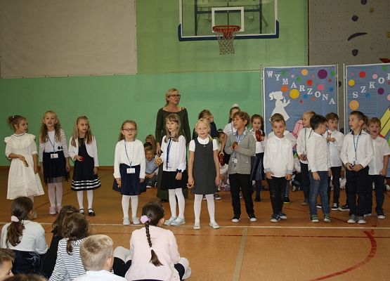 Pasowanie pierwszoklasistów grafika