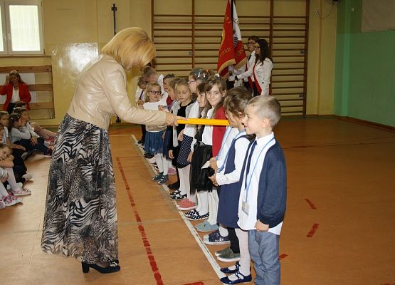 Pasowanie pierwszoklasistów grafika