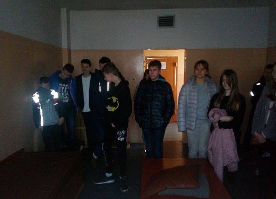 Klasa 8d z wizytą w Komendzie Powiatowej Policji w Lęborku grafika