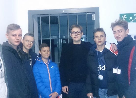 Uczniowie z 8c odwiedzili oddział  Banku  Pekao S.A.  w Lęborku grafika