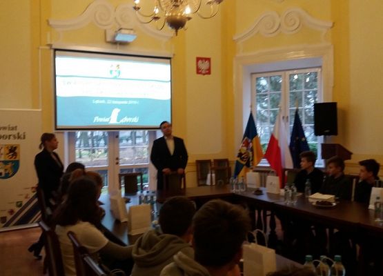 Klasa 8a w Starostwie Powiatowym w Lęborku grafika