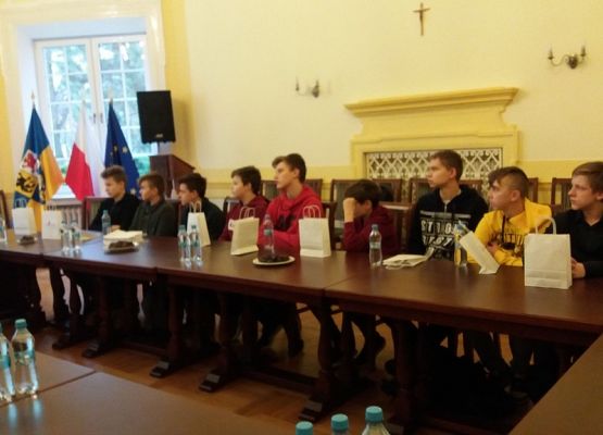 Klasa 8a w Starostwie Powiatowym w Lęborku grafika