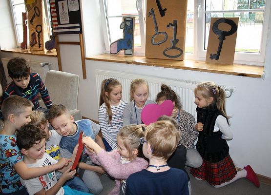 „Dziś cień wosku ci ukaże, co ci życie niesie w darze” grafika