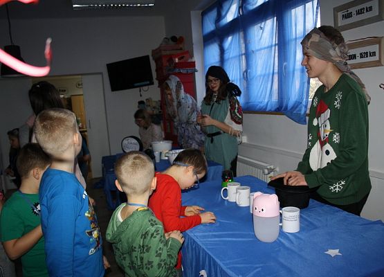 „Dziś cień wosku ci ukaże, co ci życie niesie w darze” grafika