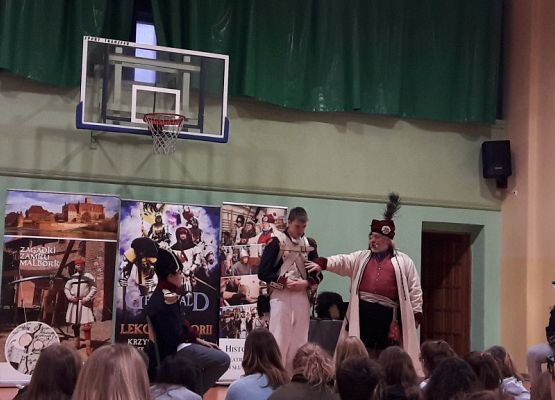 Podróż historyczna od rozbiorów do odzyskania niepodległości- żywa lekcja historii grafika