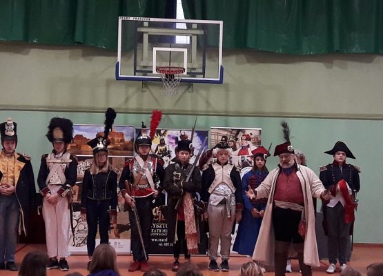 Podróż historyczna od rozbiorów do odzyskania niepodległości- żywa lekcja historii grafika