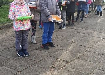 Uśmiech za kawałek ciasta grafika