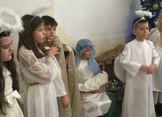 Klasa IIb ze świąteczną wizytą w Domu Pomocy Społecznej grafika