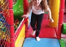 Szaleństwa klasy IIc w sali zabaw Madagaskar grafika