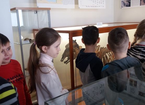 Drugoklasiści z wizytą w lęborskim muzeum grafika