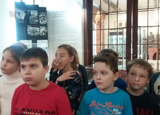 Drugoklasiści z wizytą w lęborskim muzeum grafika