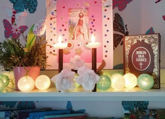 W maryjnym maju wykonaliśmy kapliczki grafika