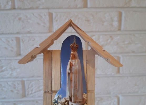 W maryjnym maju wykonaliśmy kapliczki grafika