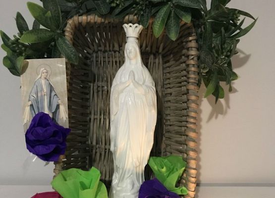 W maryjnym maju wykonaliśmy kapliczki grafika