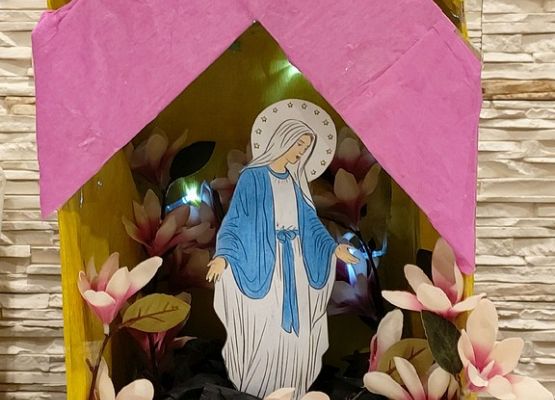 W maryjnym maju wykonaliśmy kapliczki grafika