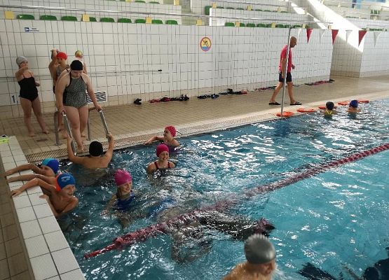 Lekcje wychowania fizycznego na basenie? Dlaczego nie? grafika