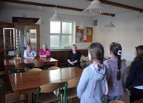 W przeddzień święta oświaty grafika