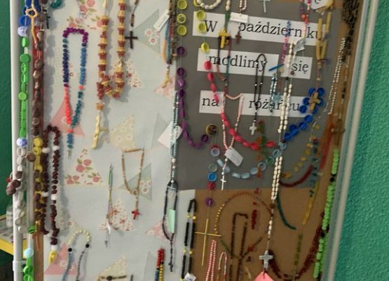 Koraliki, paciorki, makaron i żelki , czylikolorowe cudeńka grafika