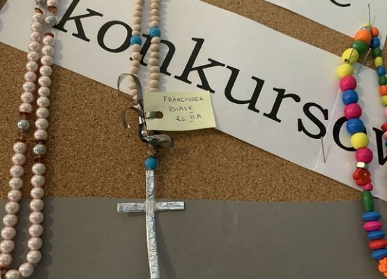 Koraliki, paciorki, makaron i żelki , czylikolorowe cudeńka grafika