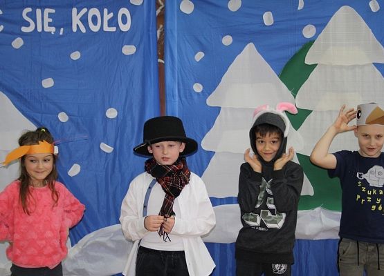 Zimowa inscenizacja grafika