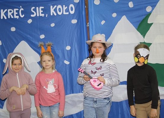 Zimowa inscenizacja grafika