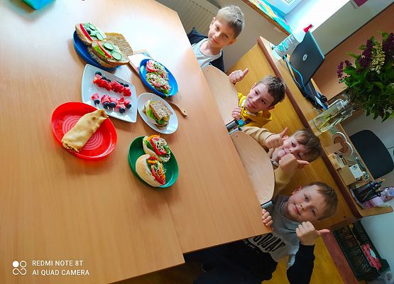 Zapraszamy na królewskie śniadanie do 2b grafika