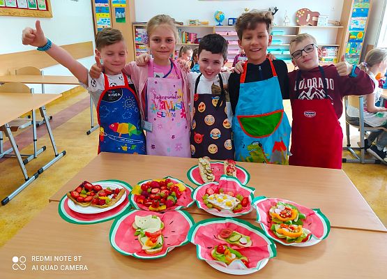 Zapraszamy na królewskie śniadanie do 2b grafika