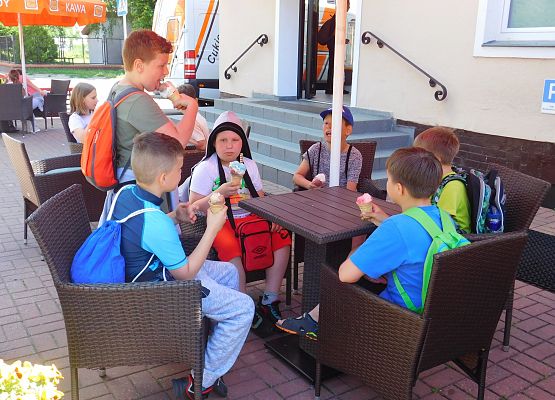 Klasa 3b w  Jumping Park Trampolin w Lęborku grafika